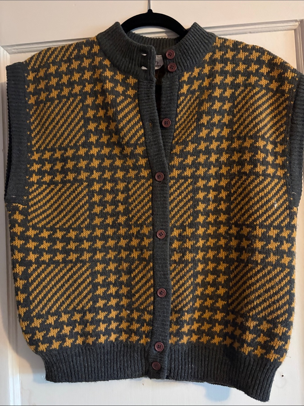 Button-Front Houndstooth Knit Vest in Mustard and Charcoal